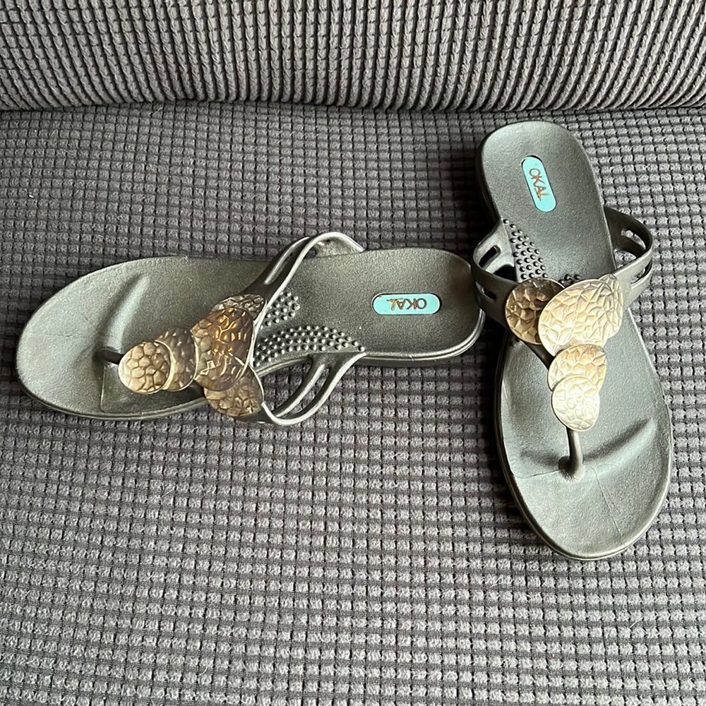 OKAb grey sandals with silver accents